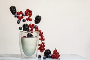 yoghurt og frugt